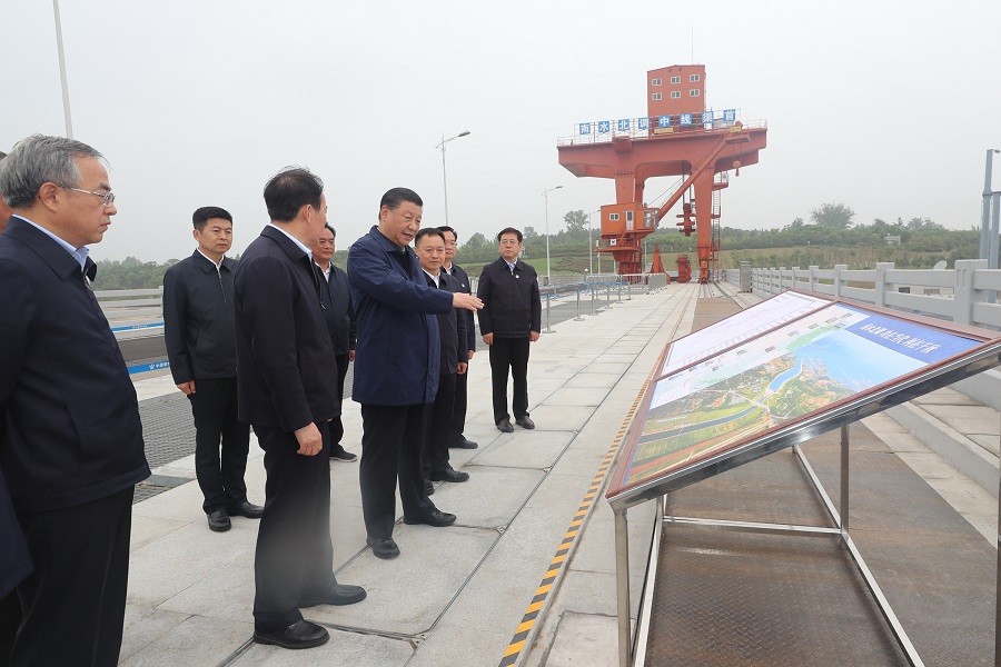 习近平在南阳市淅川县考察永利集团304com工程