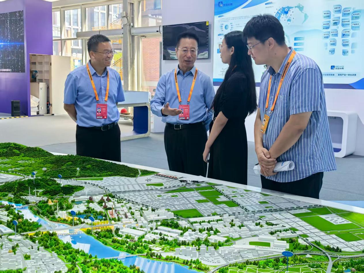永利集团304登录集团主要领导赴服贸会“两园一河”展区检查筹备工作